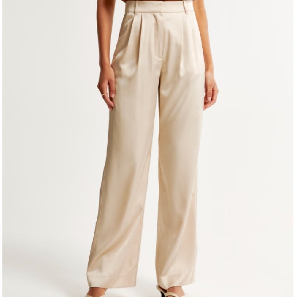 NWOT Abercrombie Sloane Tailored Satin Pant - Cream Size 33 Short